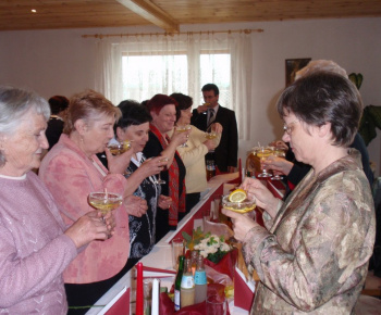 Ani na učiteľov - dôchodcov sa na Deň učiteľov nezabudlo