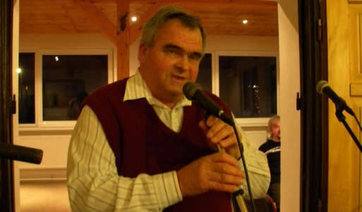 Mikulášske posedenie členov Klubu dôchodcov a žiakov ZŠ v knižni 