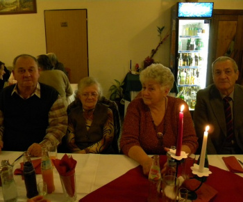 Mikulášske posedenie členov Klubu dôchodcov a žiakov ZŠ v knižni