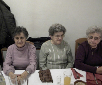 Mikulášske posedenie členov Klubu dôchodcov a žiakov ZŠ v knižni
