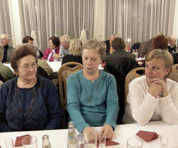 Mikulášske posedenie členov Klubu dôchodcov a žiakov ZŠ v knižni