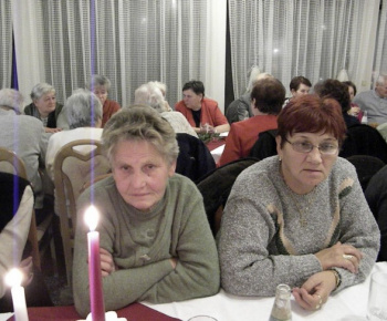 Mikulášske posedenie členov Klubu dôchodcov a žiakov ZŠ v knižni