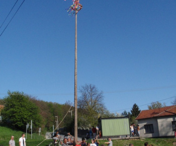 Stavanie Mája tohto roku sprevádzalo pekné počasie