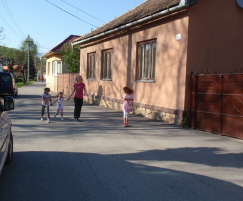 Stavanie Mája tohto roku sprevádzalo pekné počasie