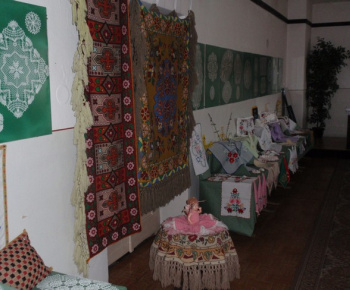 Miestne kultúrne stredisko pripravilo na máj 2012 krásnu výstavu