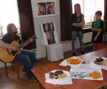 V Jasove vystavoval fotografie svojich diel Ladislav Hacel