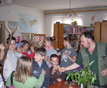 Členovia Klubu mladých čitateľov spoznávali les prostredníctvom 