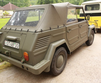 Pred jasovským kláštorom Rádu premonštrátov stáli veteráni