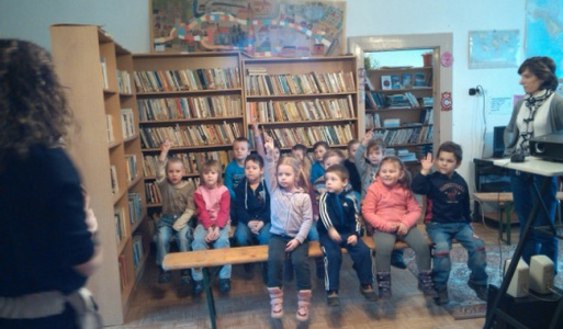 V miestnej knižnici sa z kníh tešili naši najmenší 