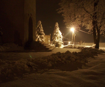 Nočný pohľad na Jasov v zime