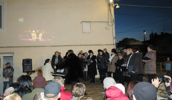 4. fotografia fotogalérie Jasovský vianočný stromček 2013