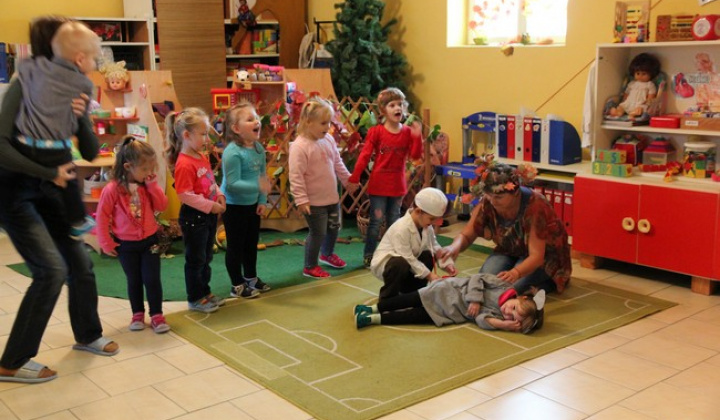 12. fotografia fotogalérie Mesiac úcty k starším v MŠ Jasov